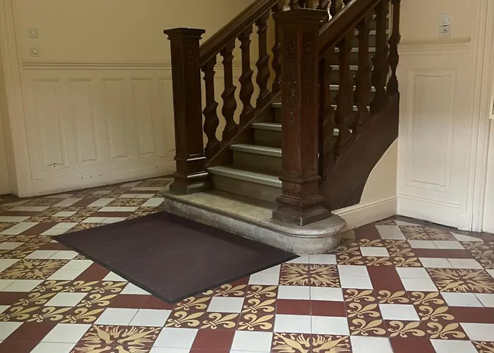 Le Golden - Charme Et Confort En Plein Coeur De - Parking Prive Troyes